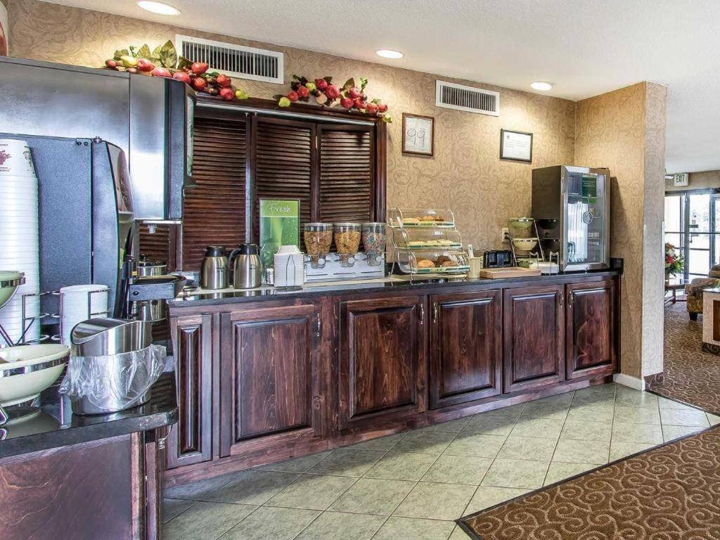 Quality Inn Andalusia Extérieur photo